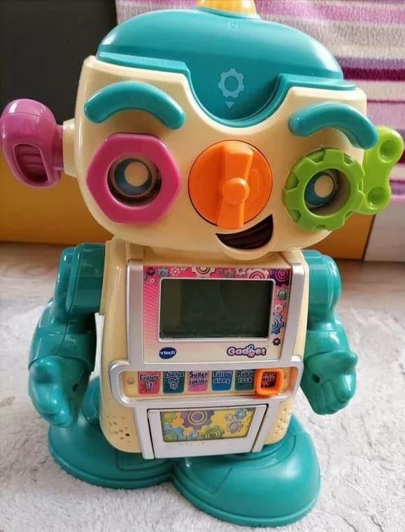 Vtech robot beszéddel, mozgással, kézügyességet fejlesztő elemekkel, fényekkel 5000ft 